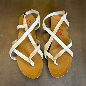 EUC Girl’s Blowfish Malibu Kids Granola-K Leather Sandals. Size: Big Kid 4.